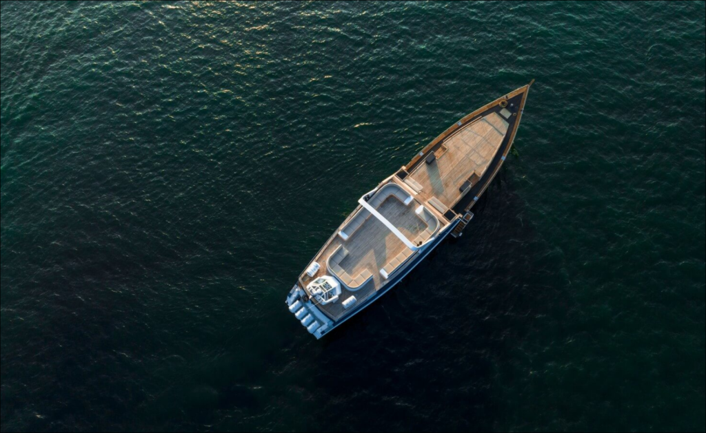 Best Beach In Uluwatu For Swimming: The Shivanna Boat Charter