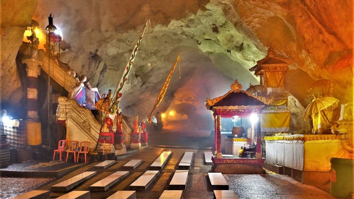 Goa Giri Putri Temple